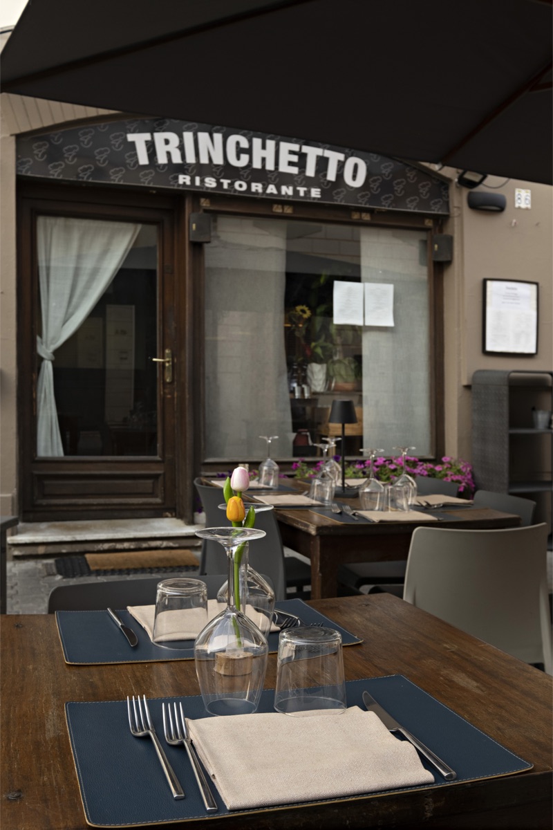 Il dehors di giorno, in Via Fratti